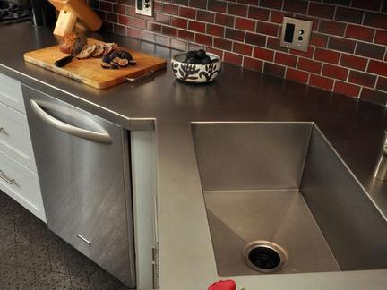 廚房不銹鋼臺面用了8年，告訴你究竟好不好，很多人都想錯了