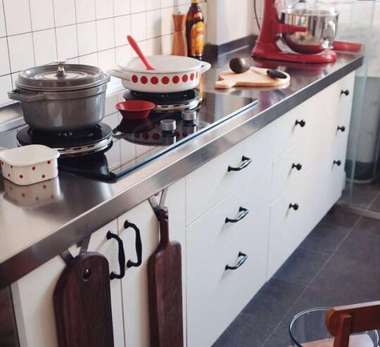 廚房不銹鋼臺面用了8年，告訴你究竟好不好，很多人都想錯了